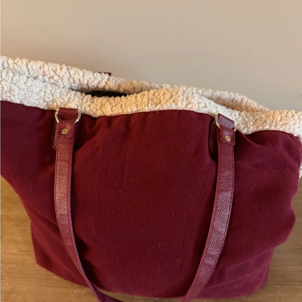 Elegant Burgundy Shoulder‎ Bag with Cream Trim